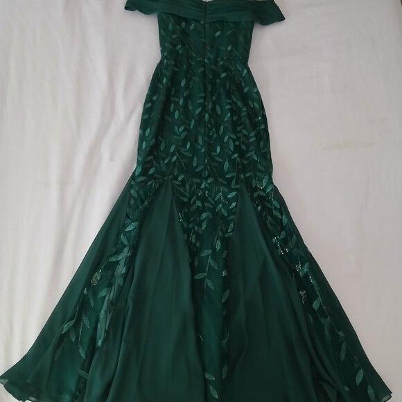 JJ's house green floor length dress with leaf design - Picture 2 of 5